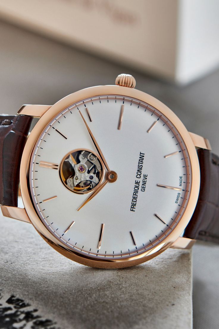 Điểm nhấn cửa sổ lộ cơ tim cỗ máy Frederique Constant. 2