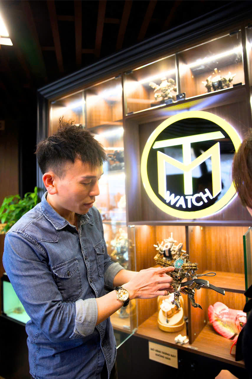 Thu mua lắc tay vàng cùng đồng hồ Zenith Chronomaster cũ 3