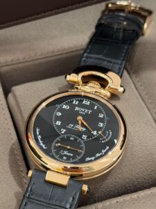 Nghệ thuật chạm khắc thủ công tuyệt đỉnh trên đồng hồ Bovet. 1