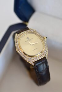 Mẹo làm sạch dây da cá sấu trên đồng hồ Vacheron Constantin. 1