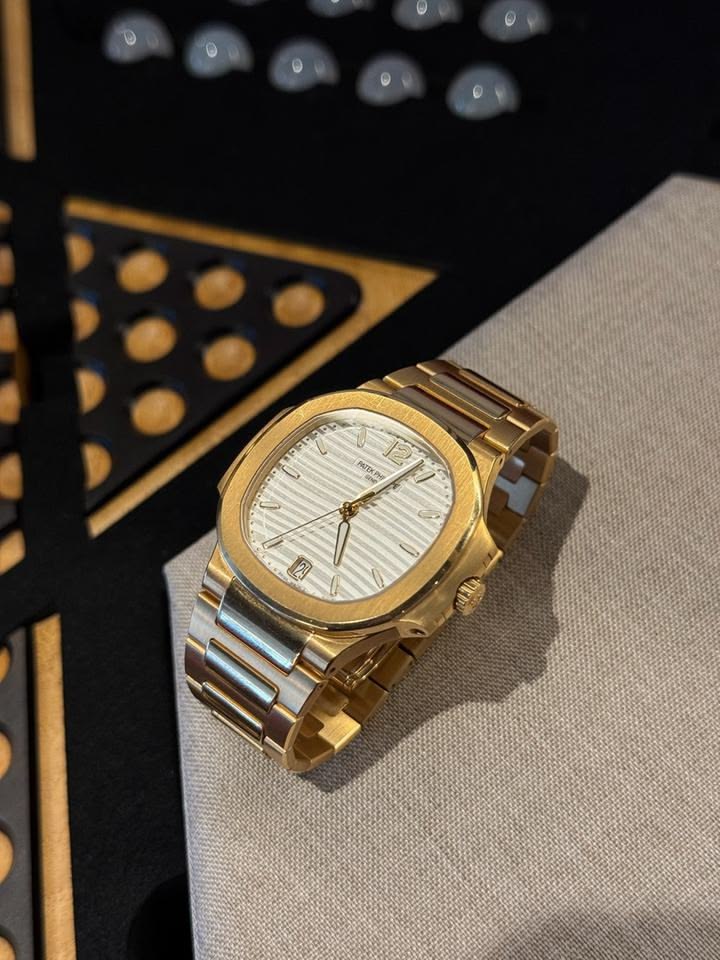 Hiện tượng phai màu mặt số trên dòng đồng hồ Piaget nam. 1