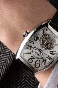 Sức hút ma mị từ mặt số Franck Muller Crazy Hours. 2