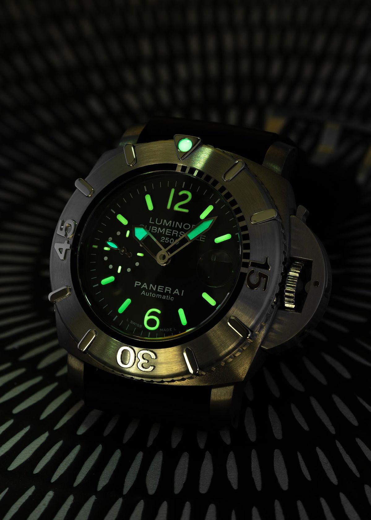 Bí mật lớp dạ quang siêu sáng trên cỗ máy Panerai Luminor. 2