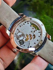 Mẹo xóa vết xước mờ trên vỏ thép đồng hồ Audemars Piguet. 2