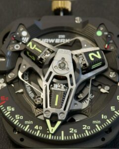 Thiết kế hiển thị vệ tinh siêu việt trên cỗ máy Urwerk. 2