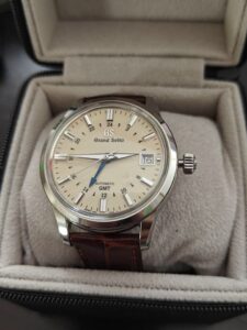 Khám phá chức năng báo mức năng lượng đồng hồ Grand Seiko. 3