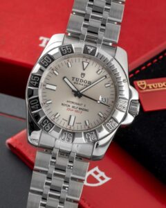 Hiện tượng lệch vành bezel trên dòng đồng hồ Tudor Pelagos. 2