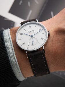 Phong cách thiết kế tối giản Bauhaus trên Nomos Tangente nước Đức. 2