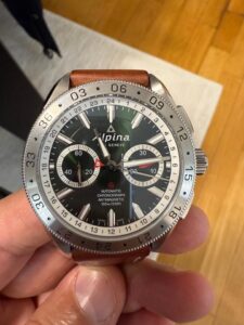 Khám phá cỗ máy in house đột phá của thương hiệu Alpina. 2