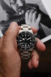 Tại sao núm vặn đồng hồ lặn Tudor dễ bị kẹt cứng? 2