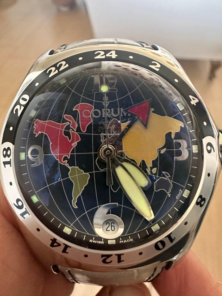 Nguyên nhân khiến mặt số xà cừ Corum Bubble bị nứt. 2