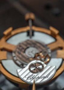 Khám phá bí quyết duy trì độ bóng dây đeo Chopard. 2