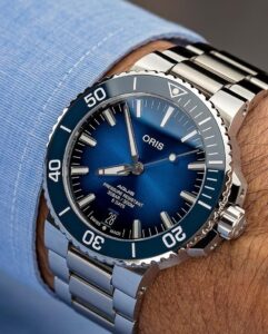 Thợ nhận thu mua đồng hồ cũ Oris Aquis tại Gia Lâm. 2