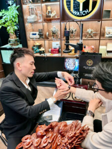 Săn lùng siêu phẩm thu mua dong ho cu Franck Muller TPHCM. 1