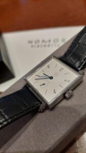 Quầy giao dịch thu mua đồng hồ cũ Nomos ở Ba Đình. 2