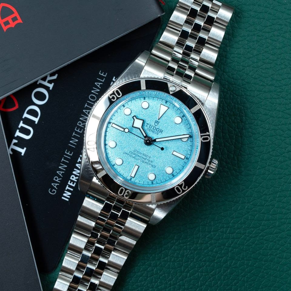 Tại sao dạ quang trên đồng hồ Tudor bị mờ ban đêm? 3