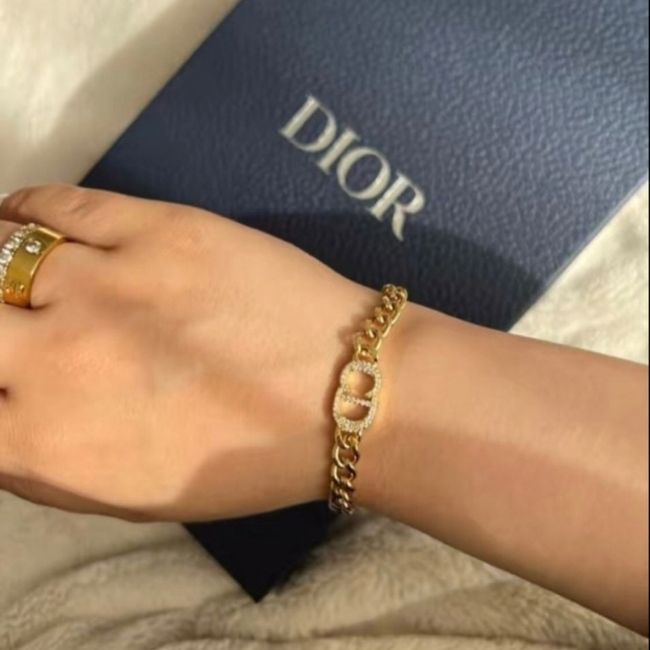 Nhận thu mua vòng tay vàng hiệu Dior thanh toán nhanh 1