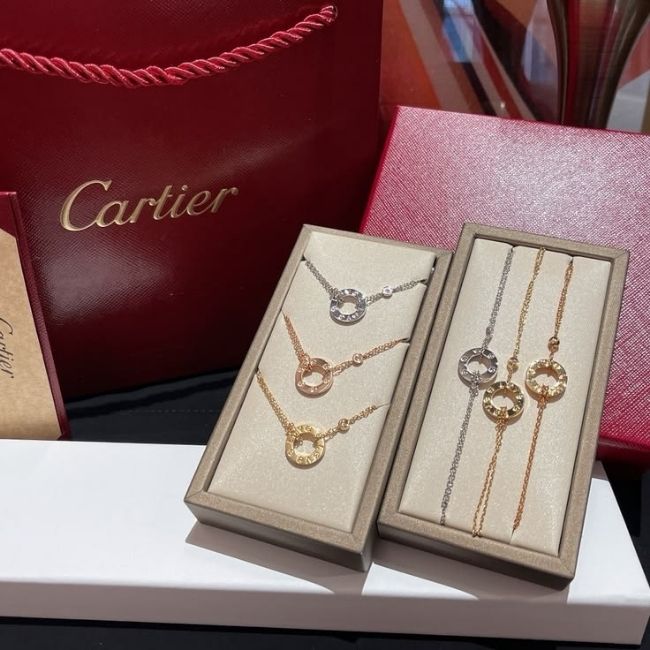 Nơi mua dây chuyền vàng đúc Cartier uy tín Quảng Ninh 2