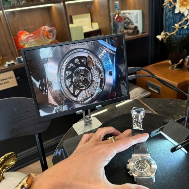 Bạo chi thu gom kính mắt vàng khối Cartier Quảng Ninh 3