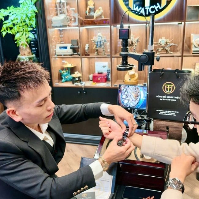 Nhờ Đồng hồ Minh Triệu định giá giúp mẫu đồng hồ cổ điển thương hiệu Limes 1
