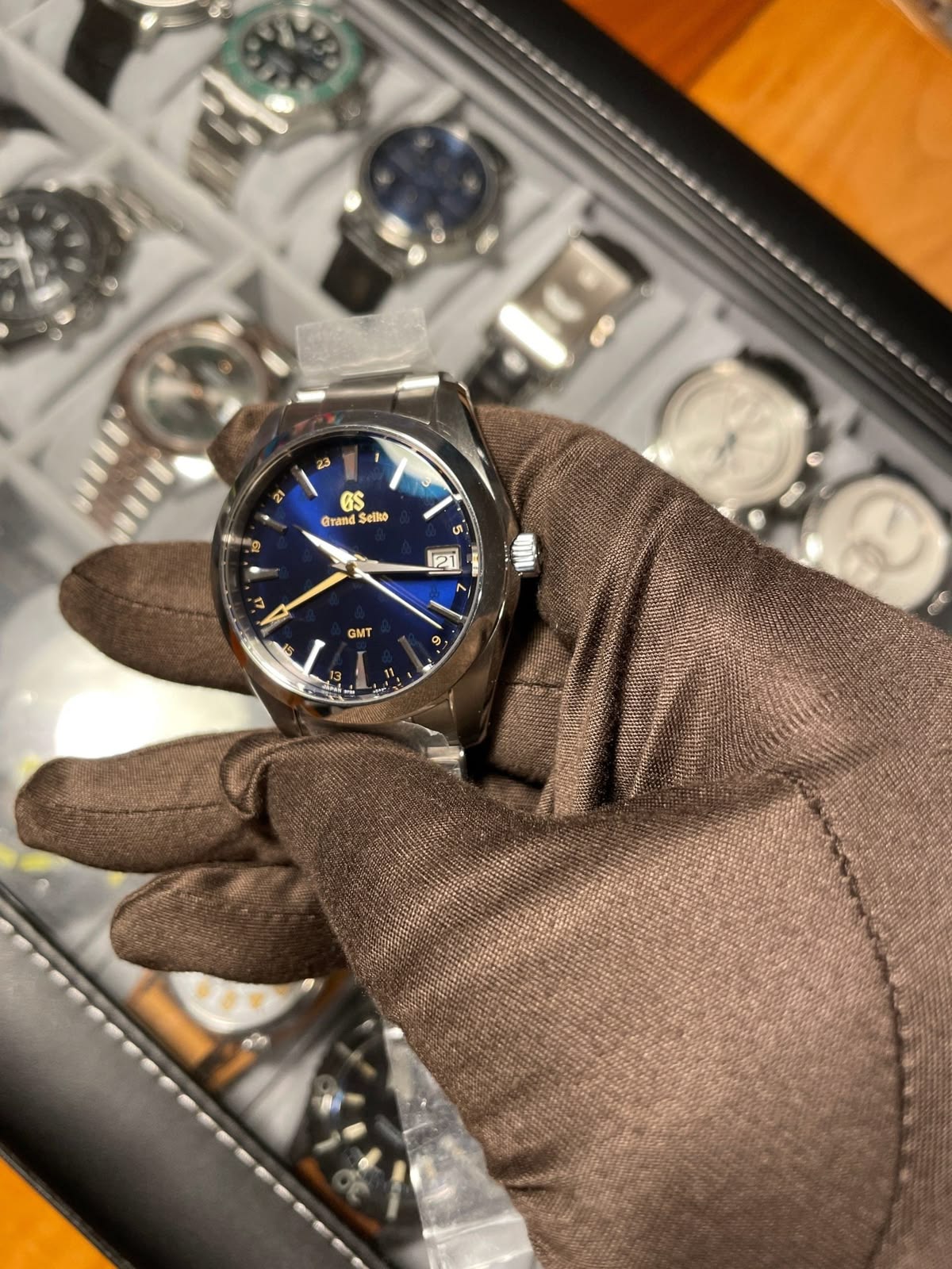 Góc khuất chợ đen mảng thu mua đồng hồ cũ Grand Seiko 1