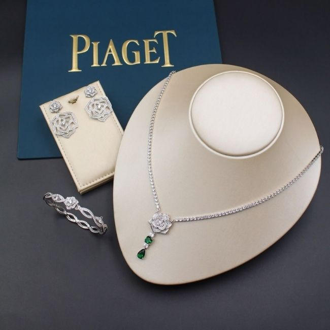 Dịch vụ thu mua mặt dây chuyền Piaget cũ chuyên nghiệp 1