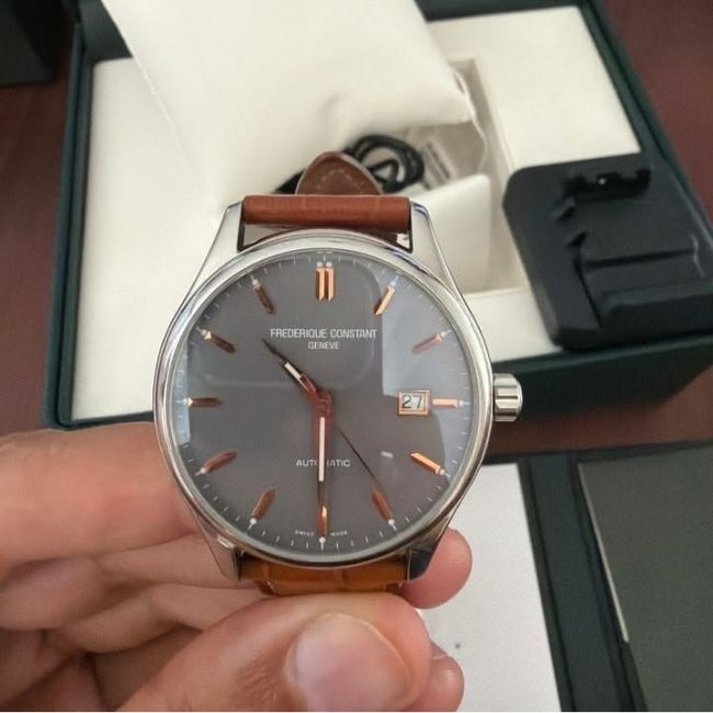 Nhận biết đồng hồ Frederique Constant chính hãng bằng mắt thường 1