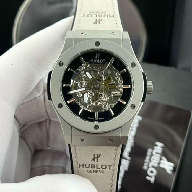 Nên mua đồng hồ Hublot hay Glashütte để giữ giá tốt 1