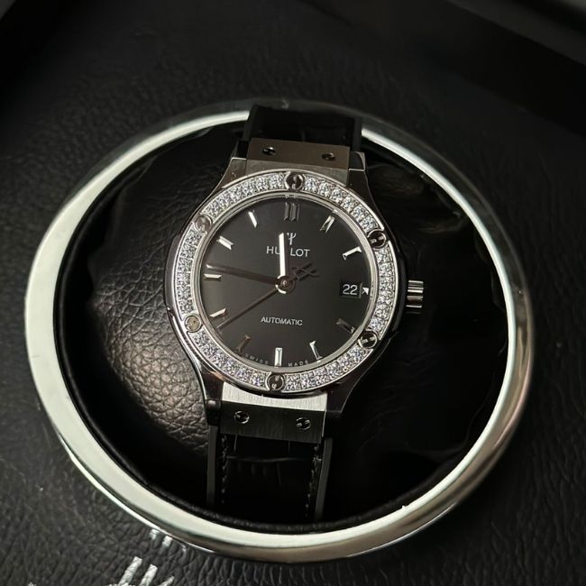 Nên mua đồng hồ Hublot hay Glashütte để giữ giá tốt 2
