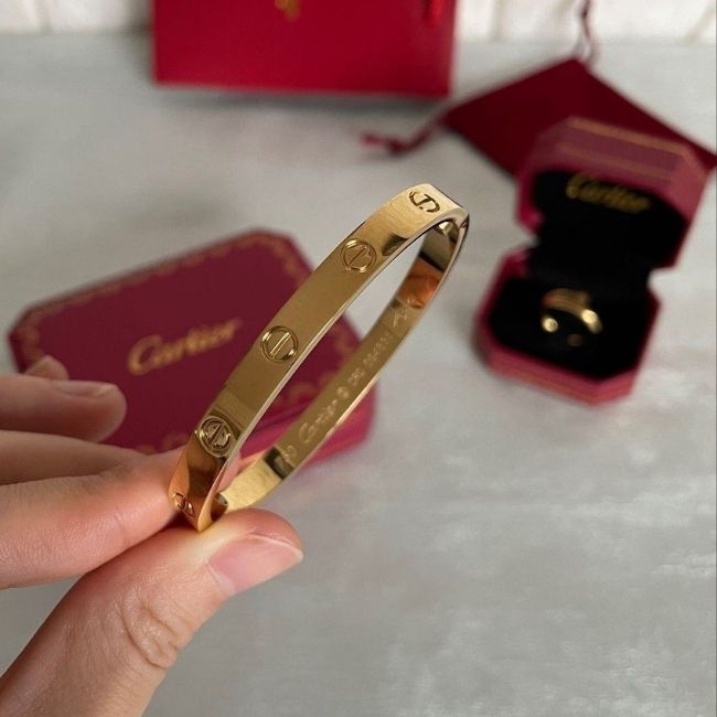 Giao dịch nhanh vòng tay Cartier đúc vàng tại Thái Nguyên 2